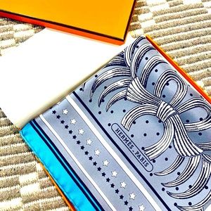 HERMÉS SILK SQUARE SCARF